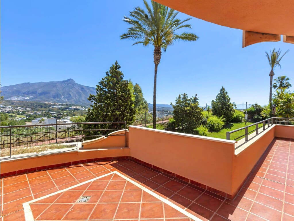 3 slaapkamer Appartement te koop in Nueva Andalucia met zwembad garage - € 1.775.000 (Ref: 9873050)