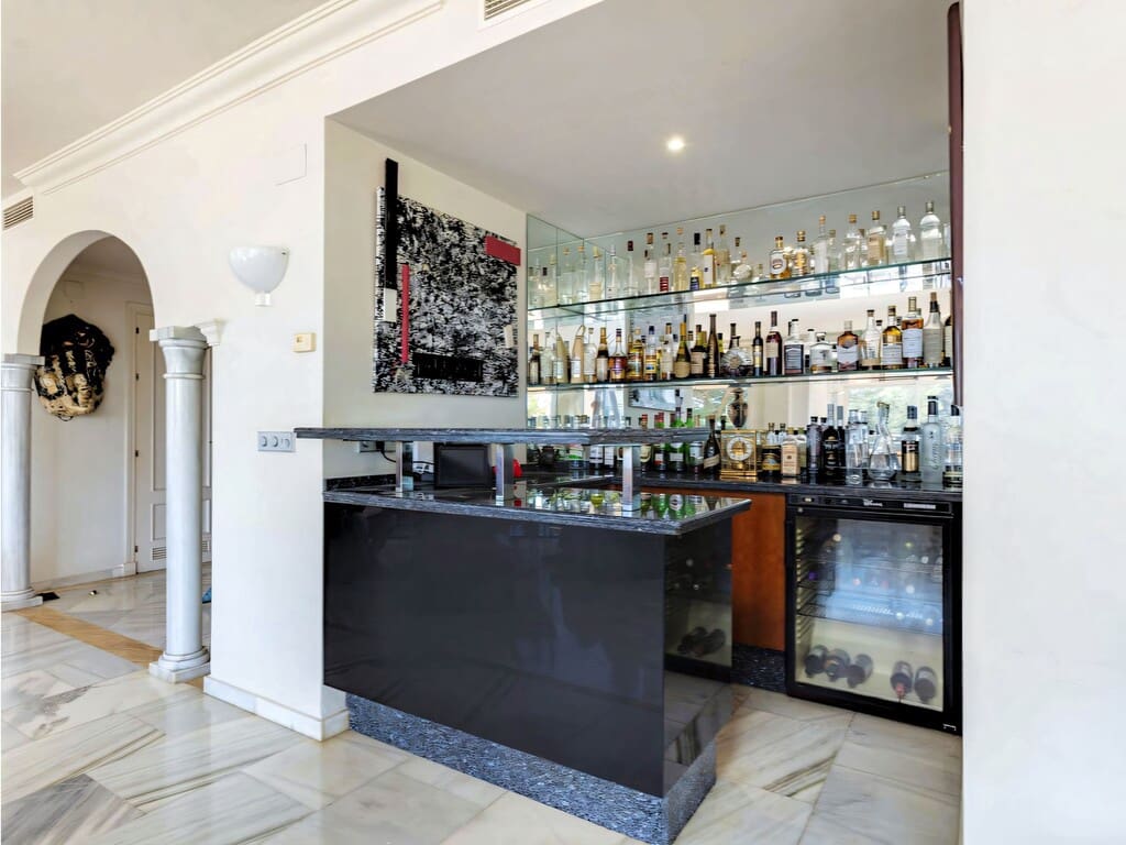 3 slaapkamer Appartement te koop in Nueva Andalucia met zwembad garage - € 1.775.000 (Ref: 9873050)