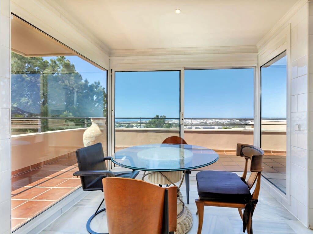 3 slaapkamer Appartement te koop in Nueva Andalucia met zwembad garage - € 1.775.000 (Ref: 9873050)