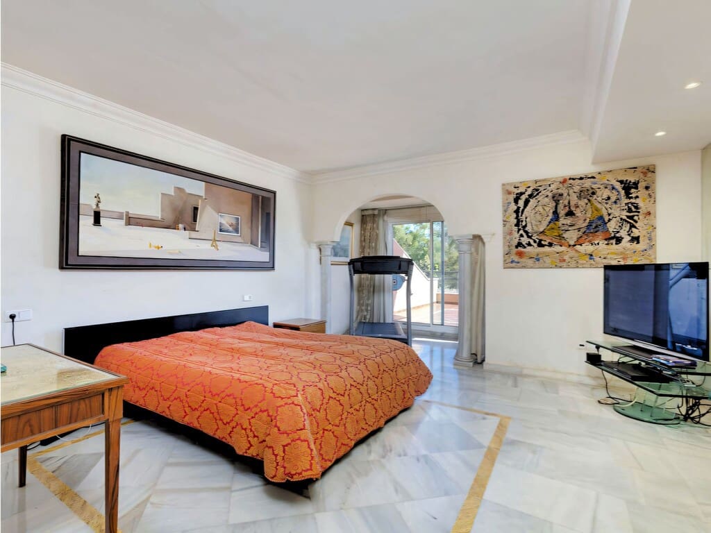 3 slaapkamer Appartement te koop in Nueva Andalucia met zwembad garage - € 1.775.000 (Ref: 9873050)