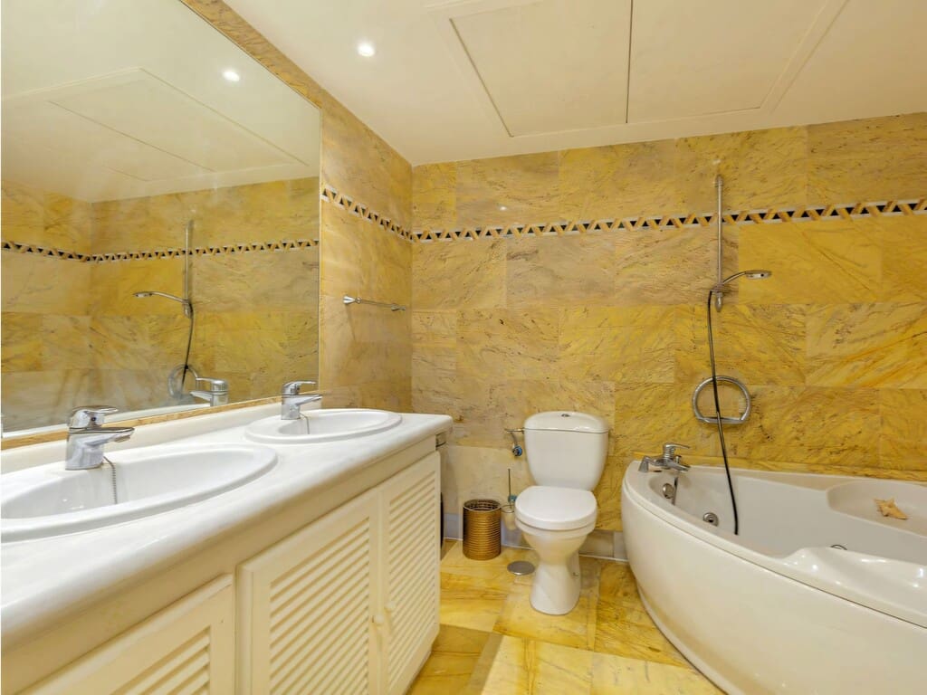 3 slaapkamer Appartement te koop in Nueva Andalucia met zwembad garage - € 1.775.000 (Ref: 9873050)