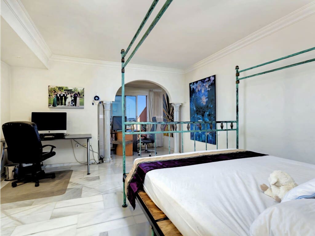 3 slaapkamer Appartement te koop in Nueva Andalucia met zwembad garage - € 1.775.000 (Ref: 9873050)