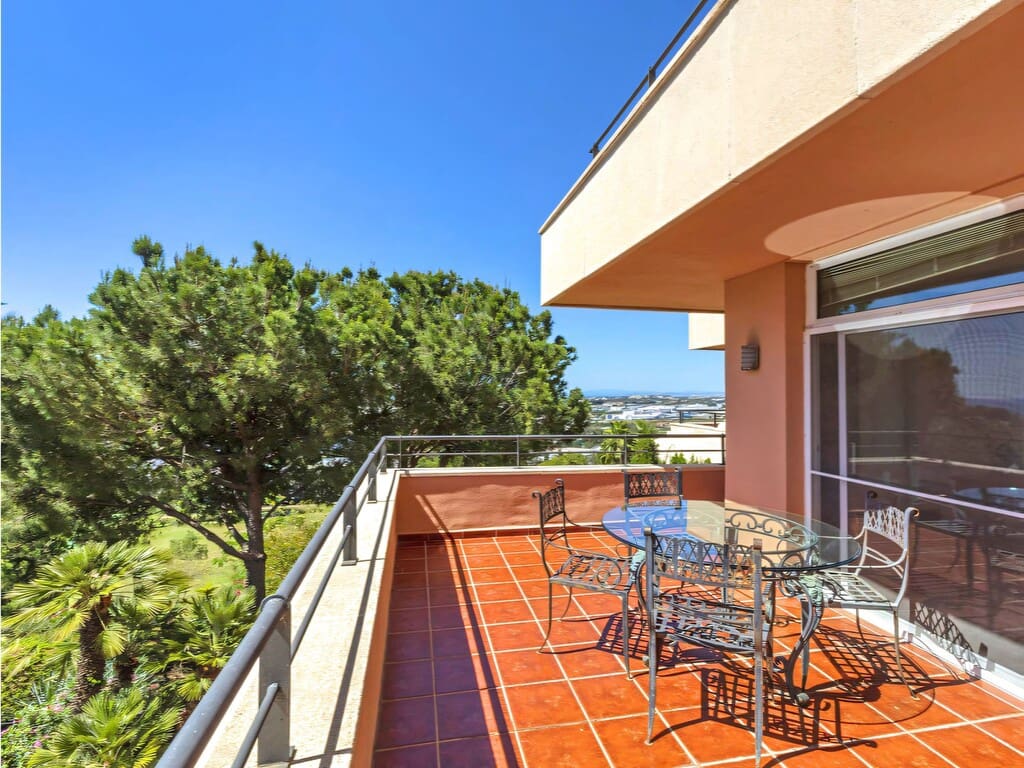 3 slaapkamer Appartement te koop in Nueva Andalucia met zwembad garage - € 1.775.000 (Ref: 9873050)
