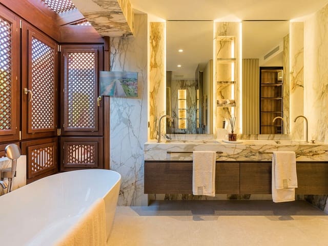 3 Zimmer Penthouse zu verkaufen in Estepona mit Pool Garage - 4.995.000 € (Ref: 9875762)