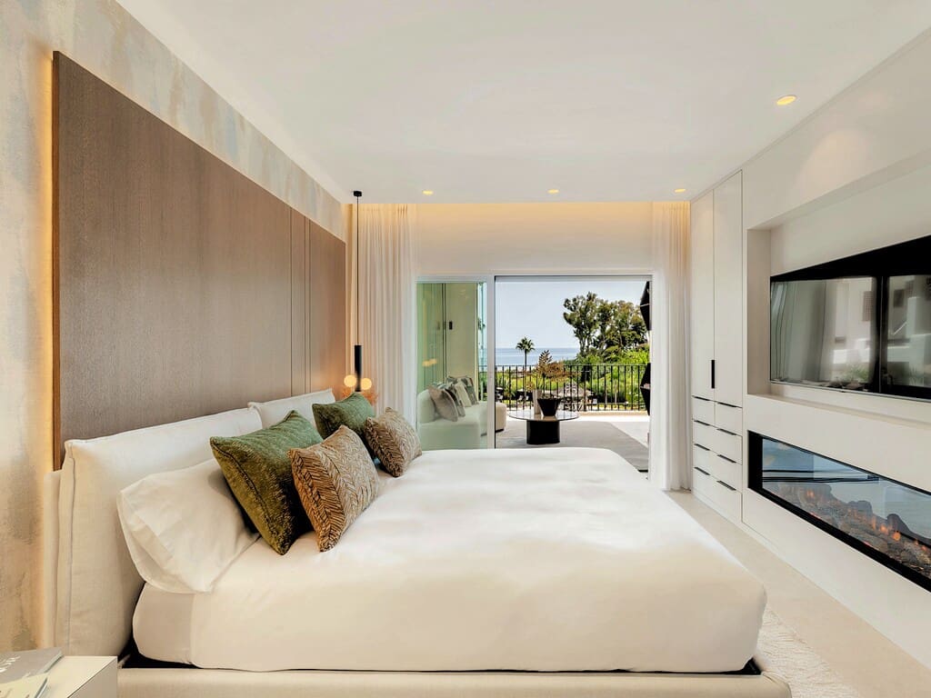 Apartamento de 3 habitaciones en Estepona en venta con piscina - 1.995.000 € (Ref: 9878105)