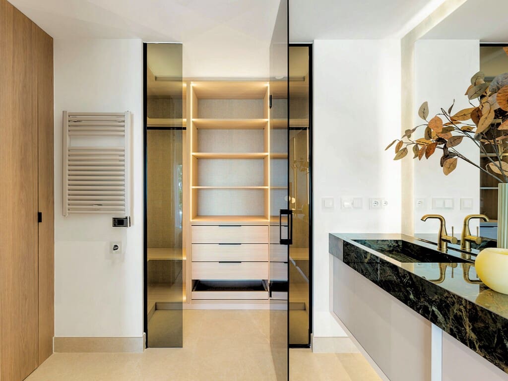 Apartamento de 3 habitaciones en Estepona en venta con piscina - 1.995.000 € (Ref: 9878105)