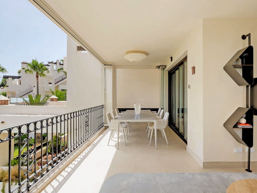 Apartamento de 3 habitaciones en Estepona en venta con piscina - 1.995.000 € (Ref: 9878105)