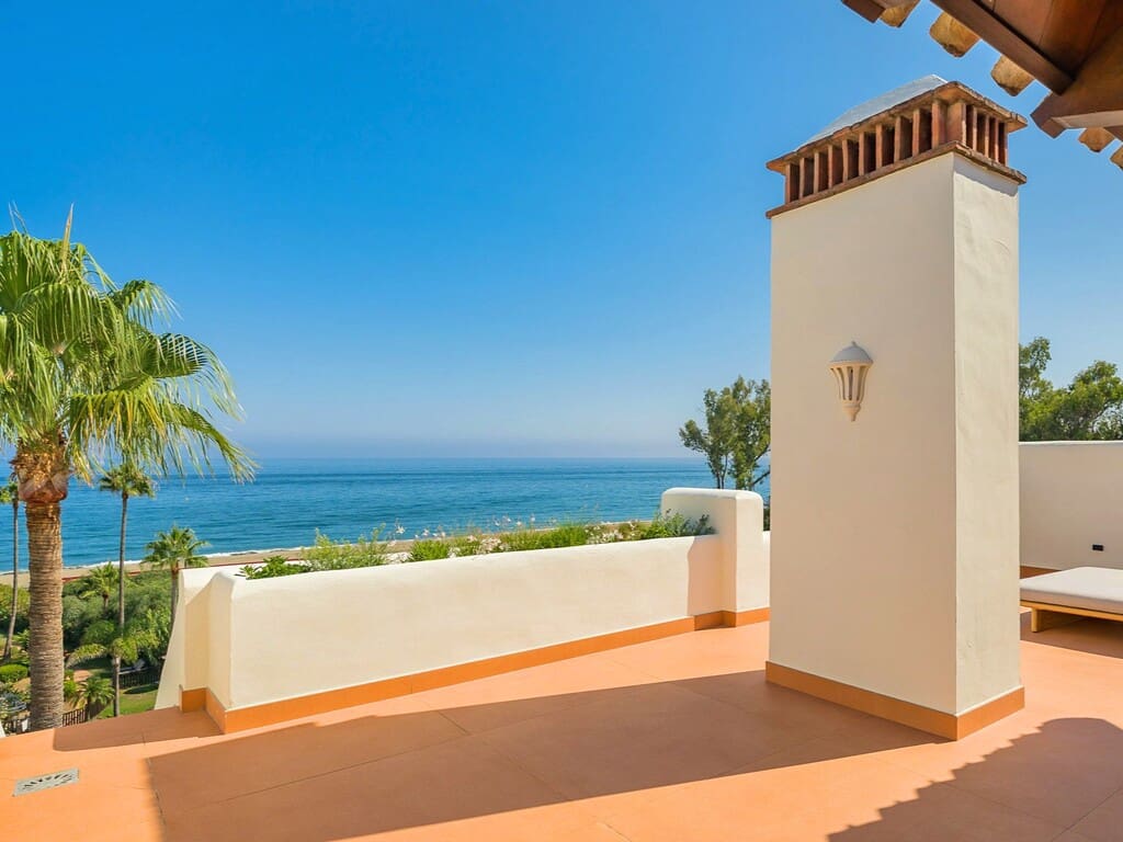 3 bedroom Penthouse for sale in Estepona with pool garage - € 2,995,000 (Ref: 9878106)