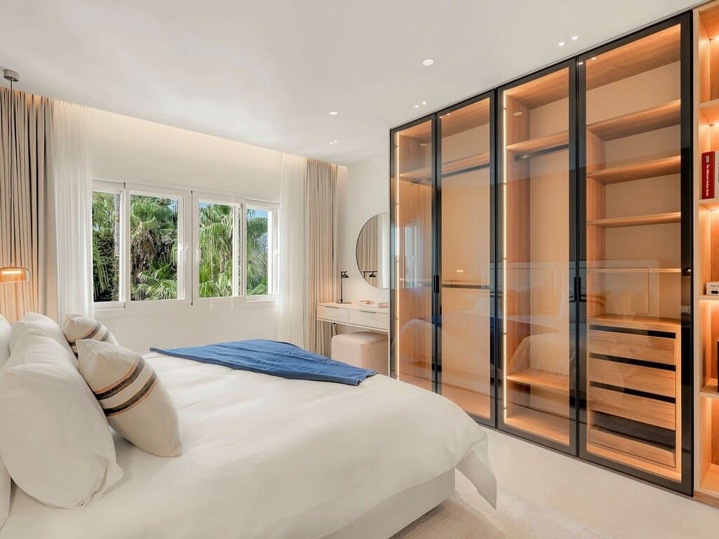 3 bedroom Penthouse for sale in Estepona with pool garage - € 2,995,000 (Ref: 9878106)