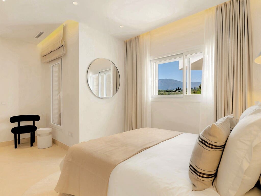 3 bedroom Penthouse for sale in Estepona with pool garage - € 2,995,000 (Ref: 9878106)
