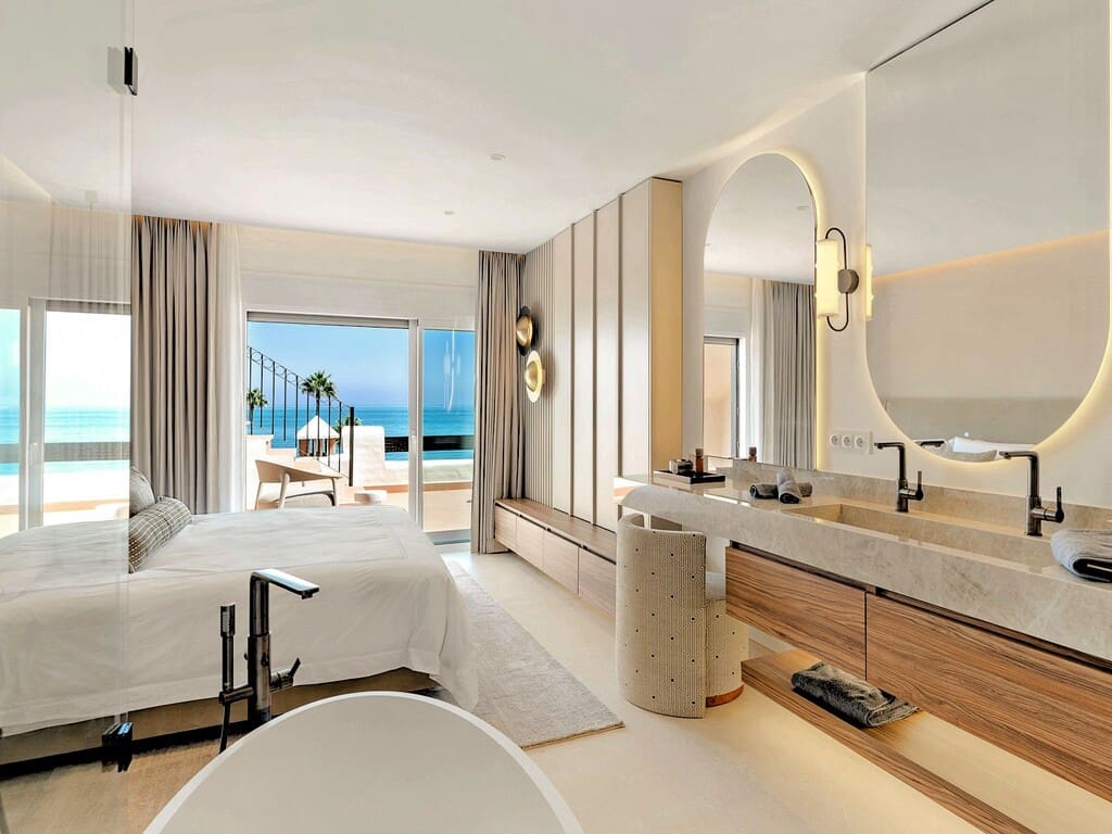3 bedroom Penthouse for sale in Estepona with pool garage - € 2,995,000 (Ref: 9878106)