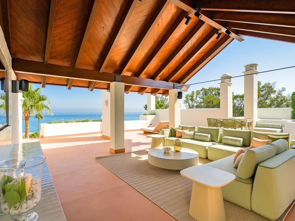 3 bedroom Penthouse for sale in Estepona with pool garage - € 2,995,000 (Ref: 9878106)
