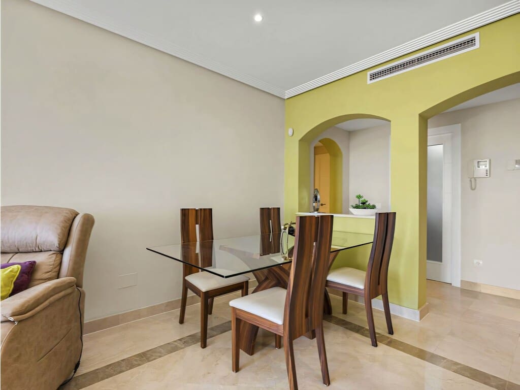 3 sypialnia Penthouse na sprzedaż w Los Arqueros z basenem garażem - 545 000 € (Ref: 9884195)