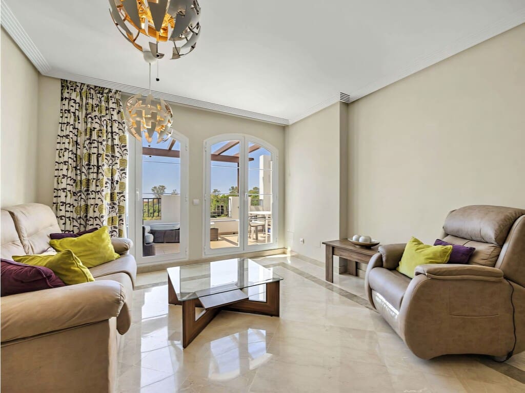 3 sypialnia Penthouse na sprzedaż w Los Arqueros z basenem garażem - 545 000 € (Ref: 9884195)