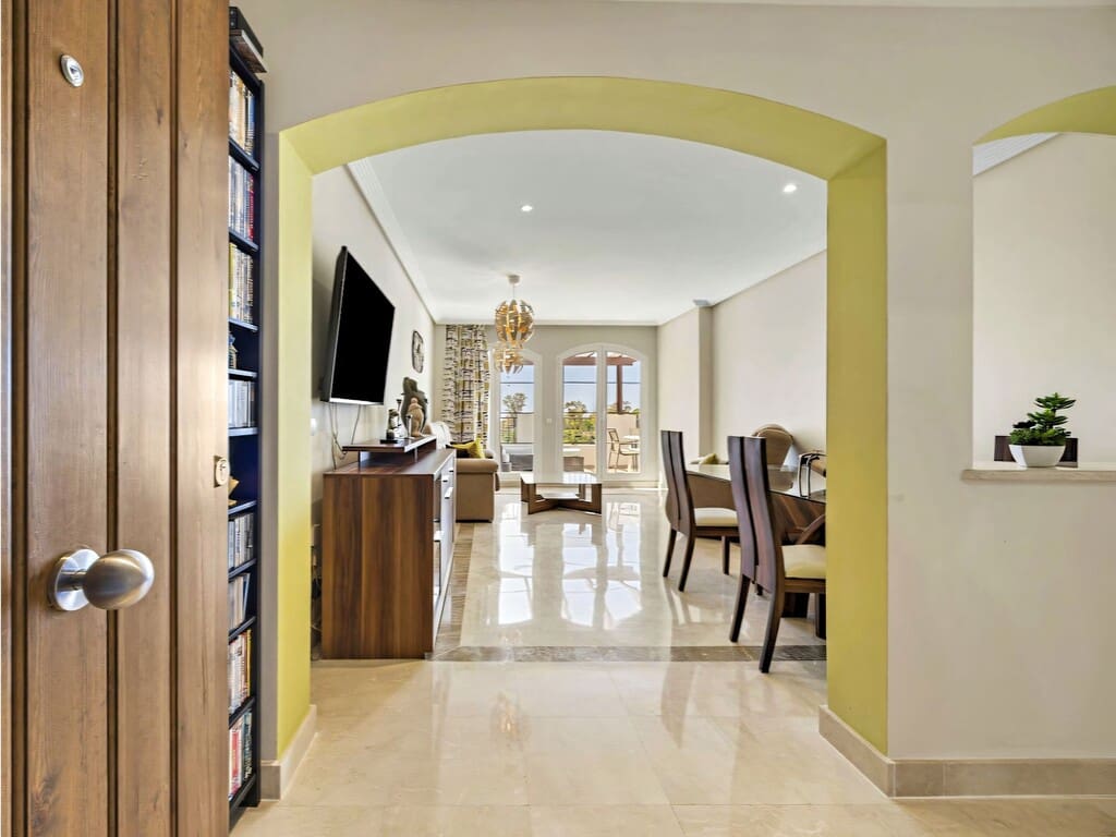 3 sypialnia Penthouse na sprzedaż w Los Arqueros z basenem garażem - 545 000 € (Ref: 9884195)