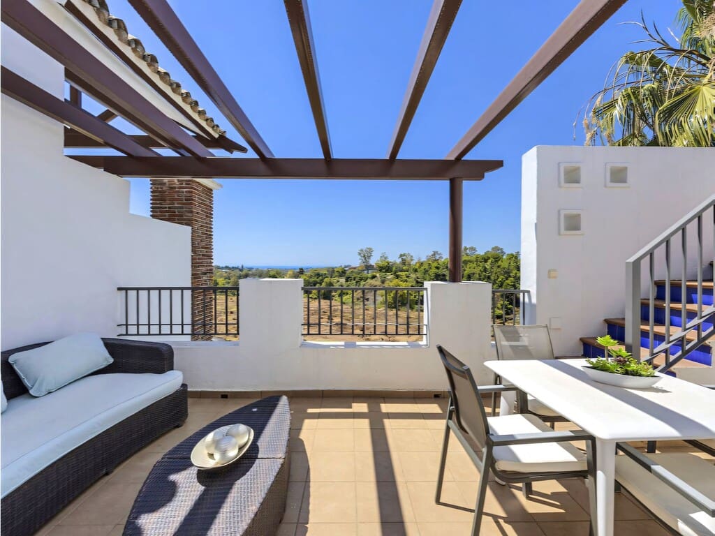 3 sypialnia Penthouse na sprzedaż w Los Arqueros z basenem garażem - 545 000 € (Ref: 9884195)