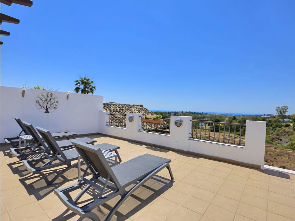 3 sypialnia Penthouse na sprzedaż w Los Arqueros z basenem garażem - 545 000 € (Ref: 9884195)