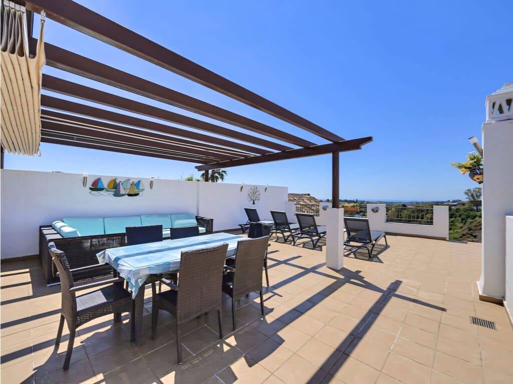 3 sypialnia Penthouse na sprzedaż w Los Arqueros z basenem garażem - 545 000 € (Ref: 9884195)