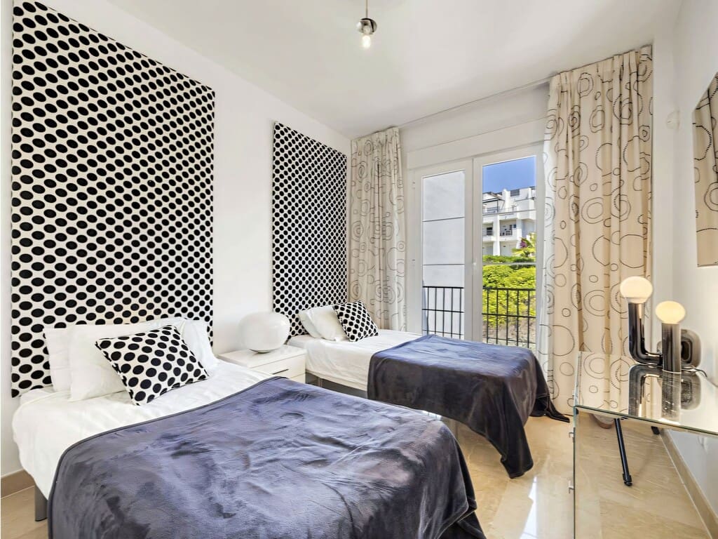 3 sypialnia Penthouse na sprzedaż w Los Arqueros z basenem garażem - 545 000 € (Ref: 9884195)