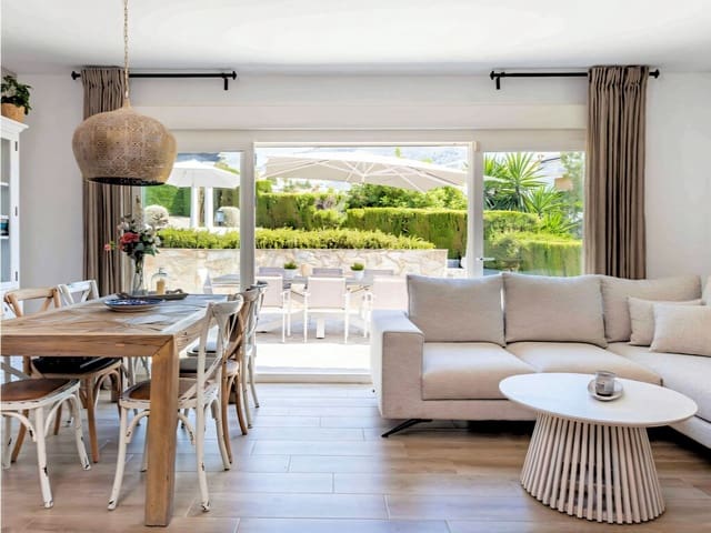 3 soveværelse Villa til salg i Torreblanca, Fuengirola - € 1.175.000 (Ref: 9888696)
