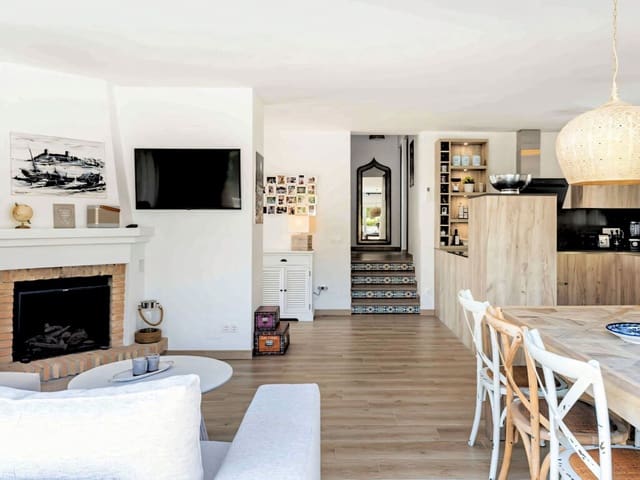3 soveværelse Villa til salg i Torreblanca, Fuengirola - € 1.175.000 (Ref: 9888696)