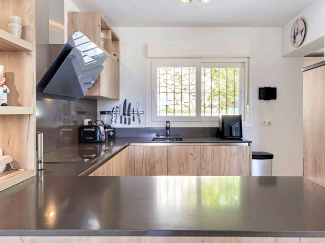 3 soveværelse Villa til salg i Torreblanca, Fuengirola - € 1.175.000 (Ref: 9888696)
