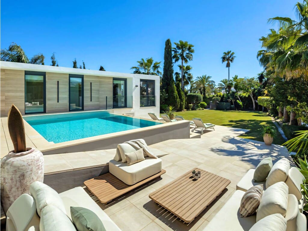 Chalet de 5 habitaciones en Nueva Andalucia en venta con piscina garaje - 3.950.000 € (Ref: 9891805)