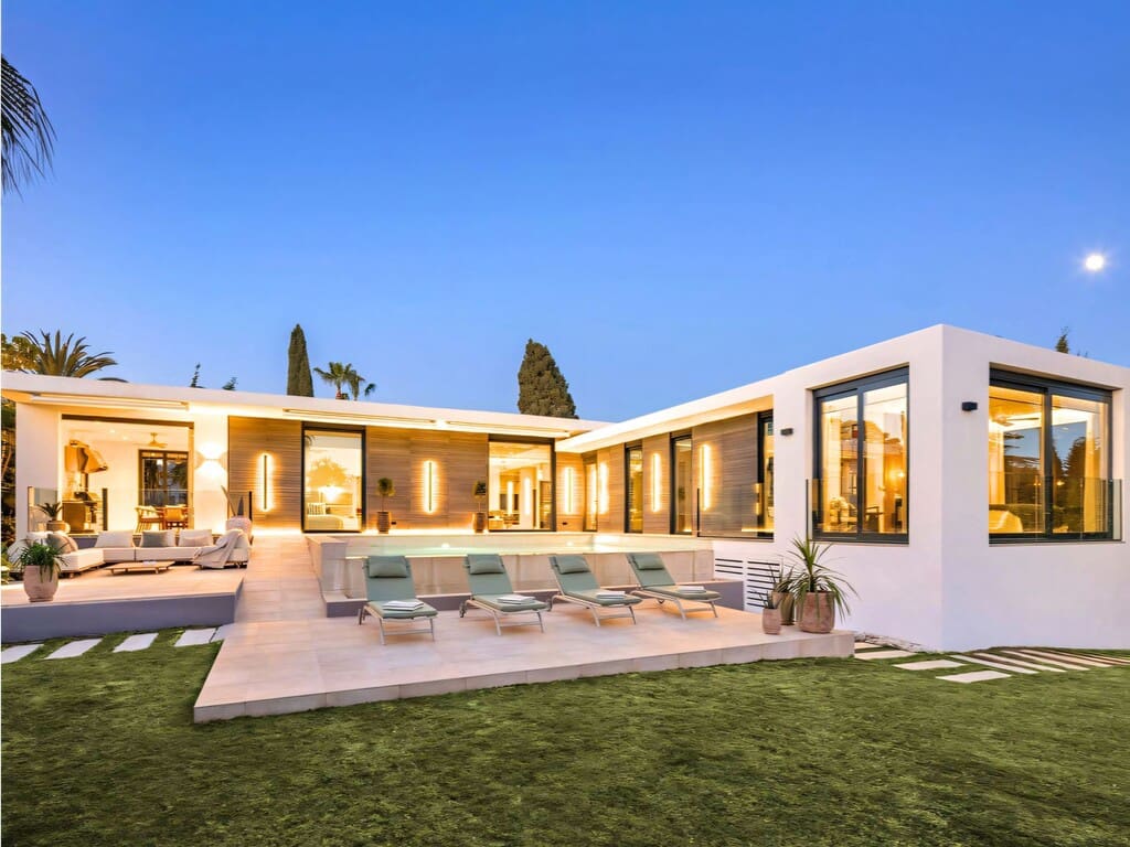 Chalet de 5 habitaciones en Nueva Andalucia en venta con piscina garaje - 3.950.000 € (Ref: 9891805)