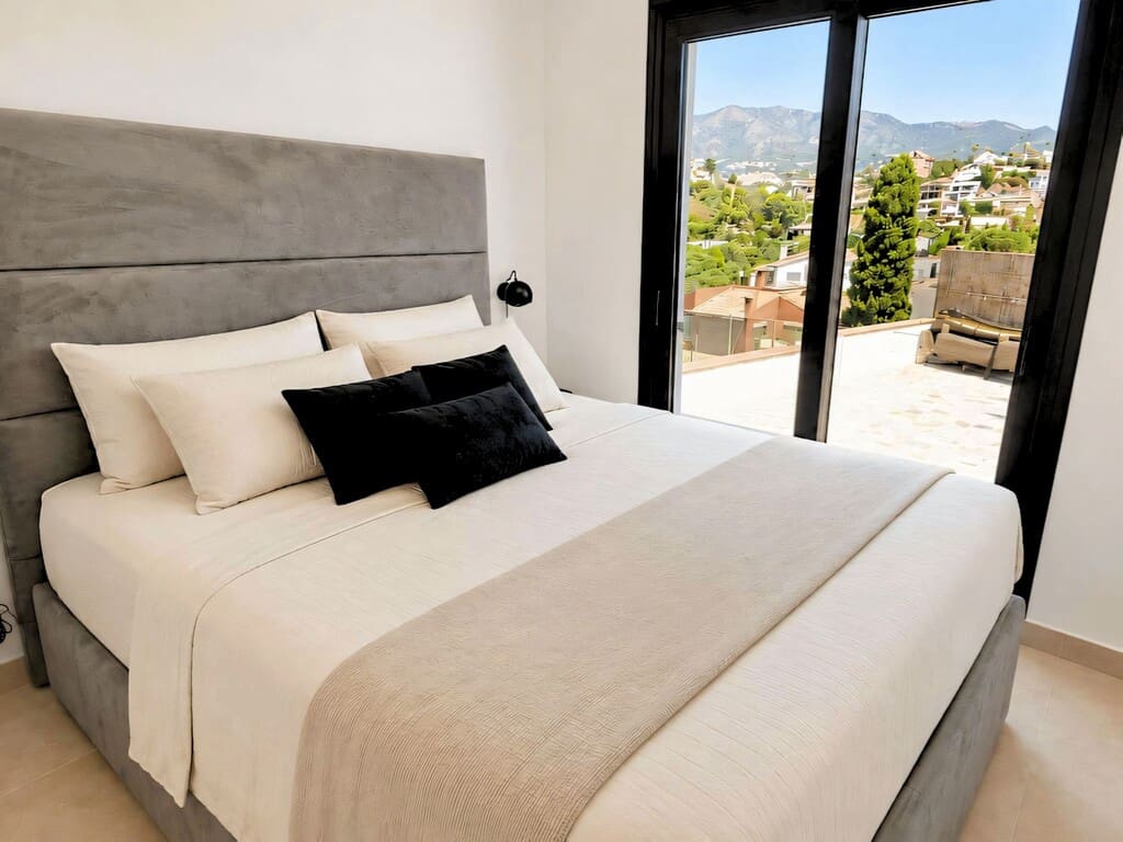 4 sypialnia Willa na sprzedaż w Fuengirola z basenem garażem - 1 475 000 € (Ref: 9891808)