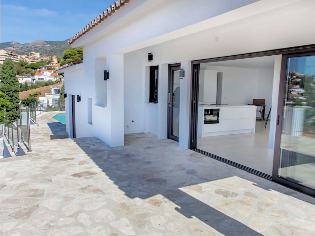 4 sypialnia Willa na sprzedaż w Fuengirola z basenem garażem - 1 475 000 € (Ref: 9891808)