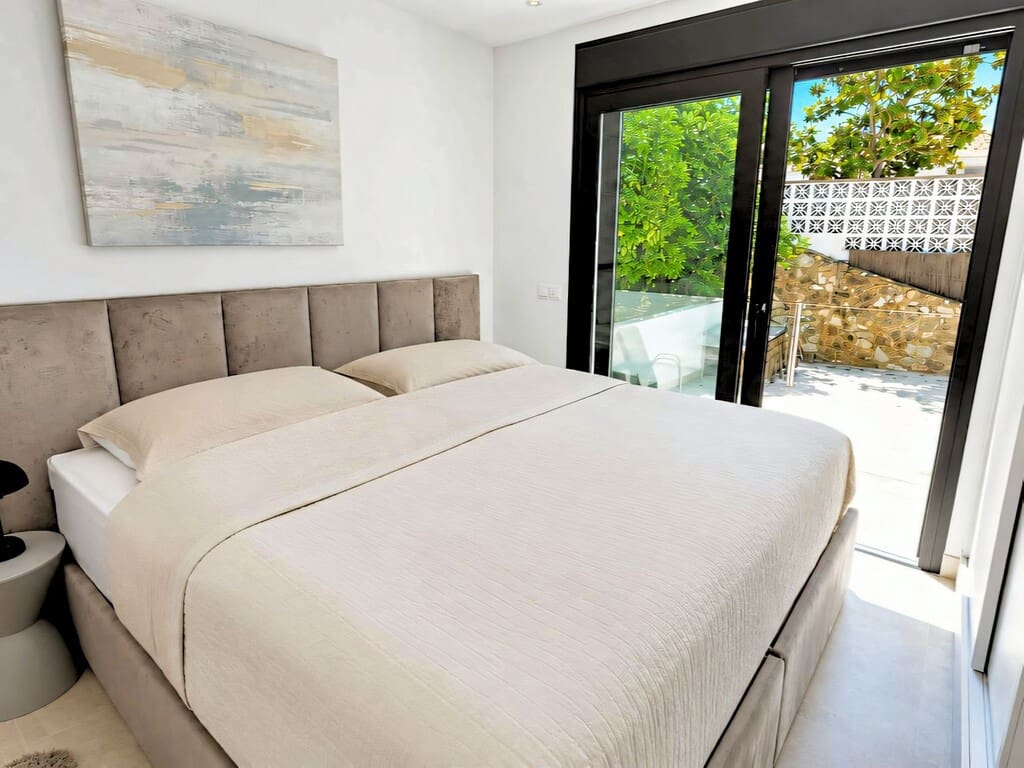 4 sypialnia Willa na sprzedaż w Fuengirola z basenem garażem - 1 475 000 € (Ref: 9891808)