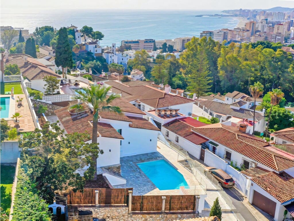 4 sypialnia Willa na sprzedaż w Fuengirola z basenem garażem - 1 475 000 € (Ref: 9891808)