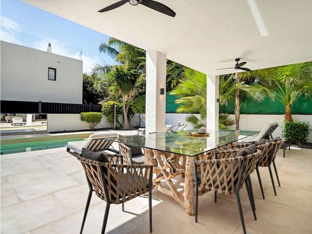 4 makuuhuone Huvila myytävänä paikassa Marbesa, Marbella mukana uima-altaan 
autotalli - 2 495 000 € (Ref: 9893795)