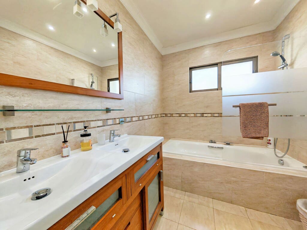 4 quarto Moradia para venda em Mijas Costa com piscina garagem - 1 195 000 € (Ref: 9896270)