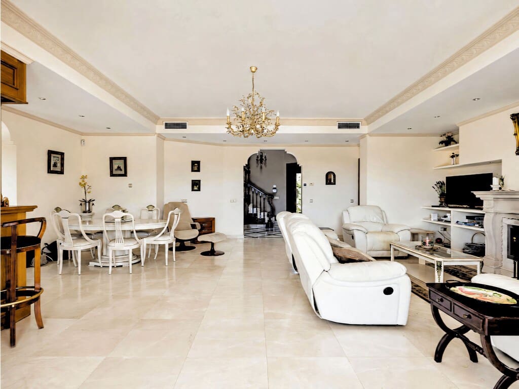 Chalet de 5 habitaciones en La Quinta en venta con piscina garaje - 2.400.000 € (Ref: 9896271)