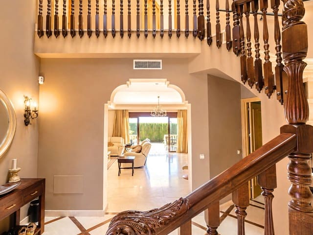 Chalet de 5 habitaciones en La Quinta, Benahavís en venta - 2.400.000 € (Ref: 9896271)