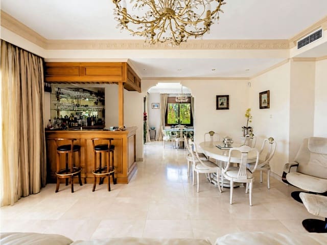 Chalet de 5 habitaciones en La Quinta, Benahavís en venta - 2.400.000 € (Ref: 9896271)