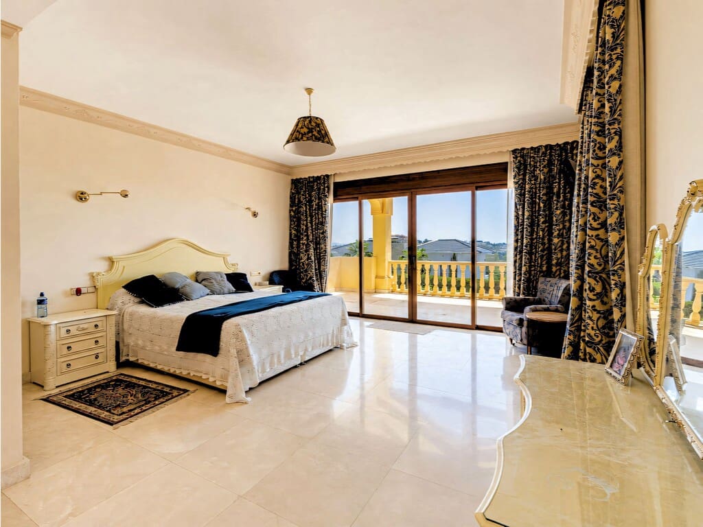 Chalet de 5 habitaciones en La Quinta en venta con piscina garaje - 2.400.000 € (Ref: 9896271)