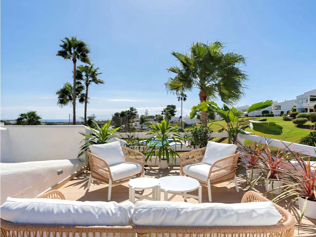 2 chambre Penthouse à vendre à Nueva Andalucia avec piscine - 489 000 € (Ref: 9899123)