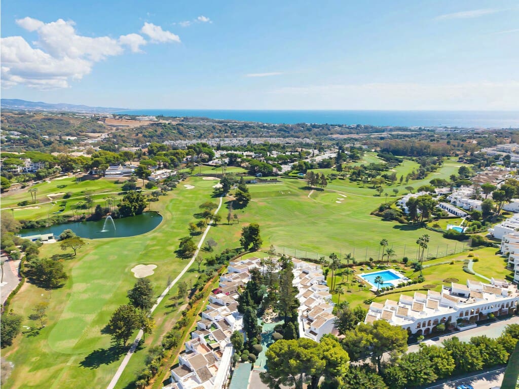 2 chambre Penthouse à vendre à Nueva Andalucia avec piscine - 489 000 € (Ref: 9899123)