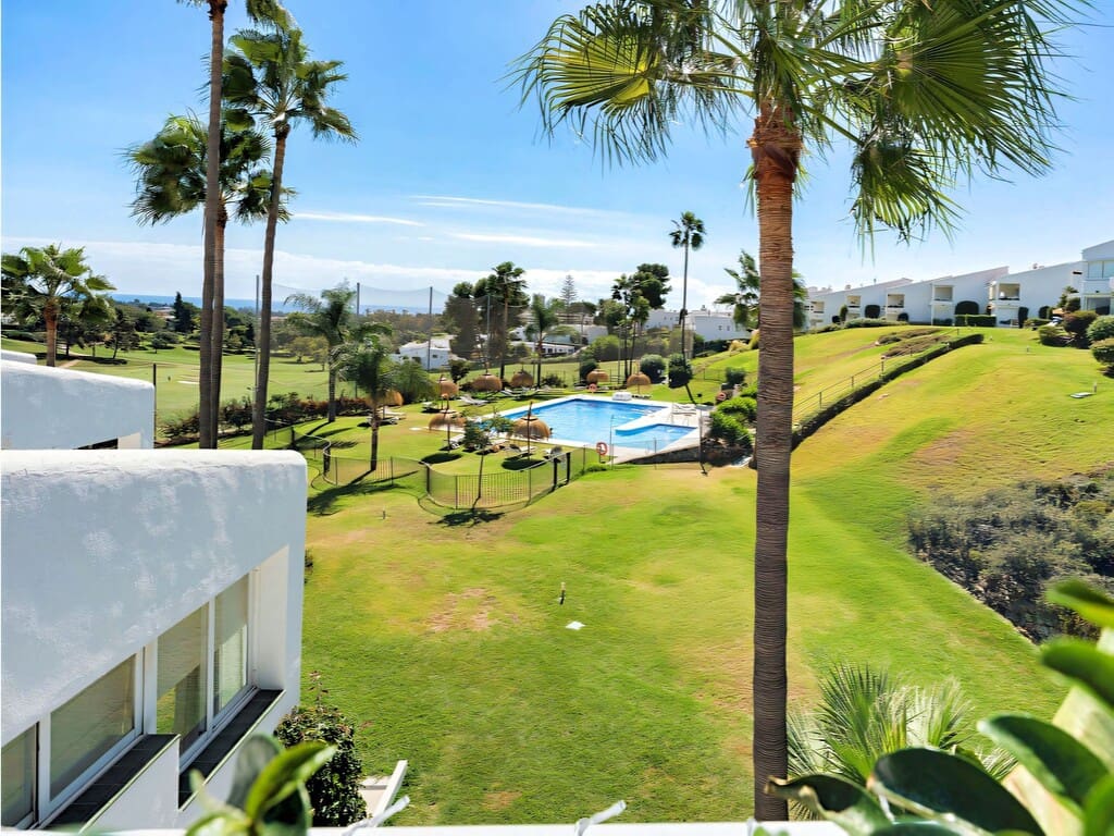 2 chambre Penthouse à vendre à Nueva Andalucia avec piscine - 489 000 € (Ref: 9899123)
