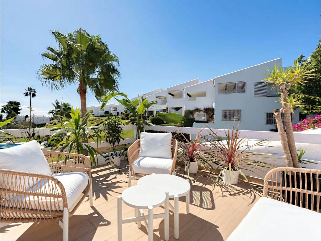 2 chambre Penthouse à vendre à Nueva Andalucia avec piscine - 489 000 € (Ref: 9899123)
