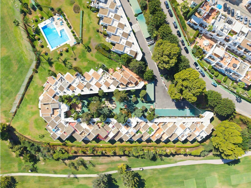 2 chambre Penthouse à vendre à Nueva Andalucia avec piscine - 489 000 € (Ref: 9899123)