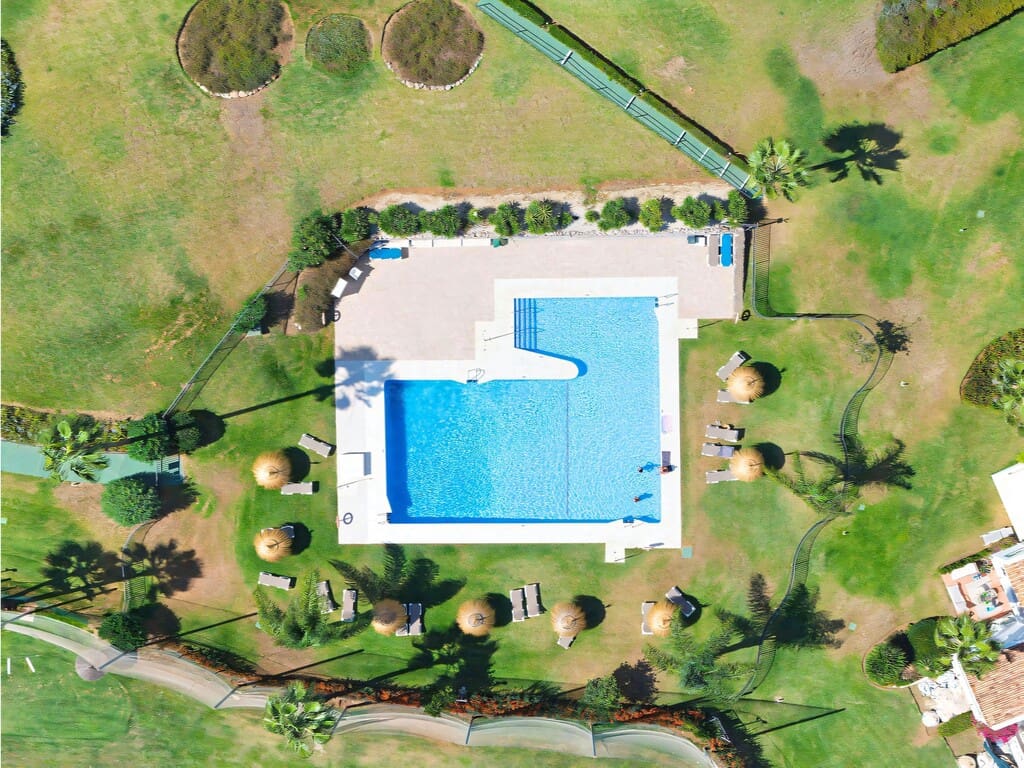 2 chambre Penthouse à vendre à Nueva Andalucia avec piscine - 489 000 € (Ref: 9899123)