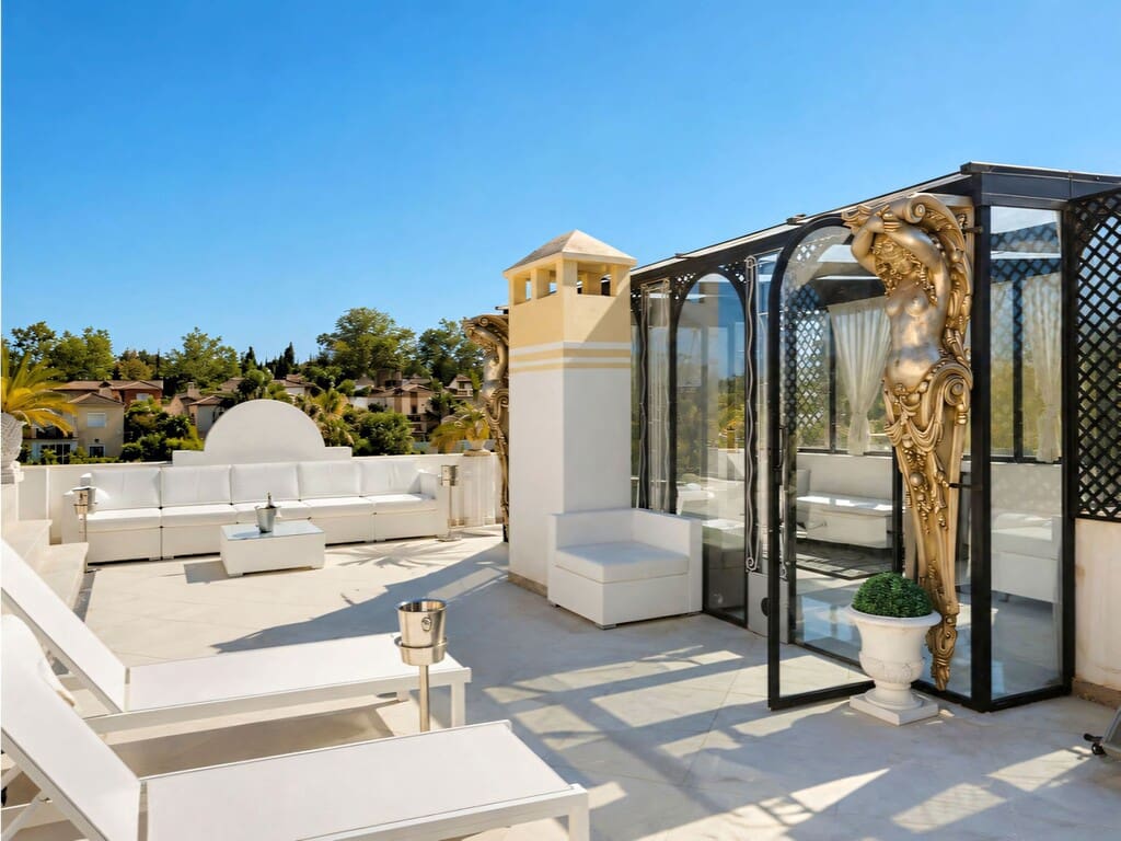 2 bedroom Penthouse for sale in San Pedro de Alcantara with pool garage - € 720,000 (Ref: 9900318)
