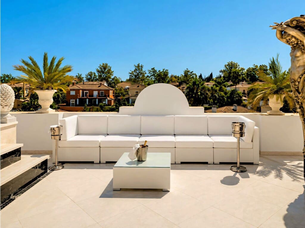 2 bedroom Penthouse for sale in San Pedro de Alcantara with pool garage - € 720,000 (Ref: 9900318)