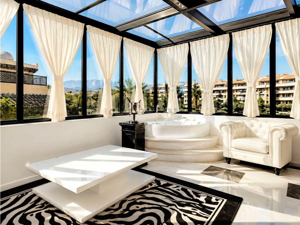 2 bedroom Penthouse for sale in San Pedro de Alcantara with pool garage - € 720,000 (Ref: 9900318)