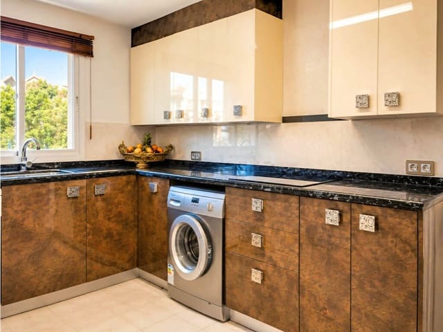 2 bedroom Penthouse for sale in San Pedro de Alcantara, Marbella with pool garage - € 720,000 (Ref: 9900318)