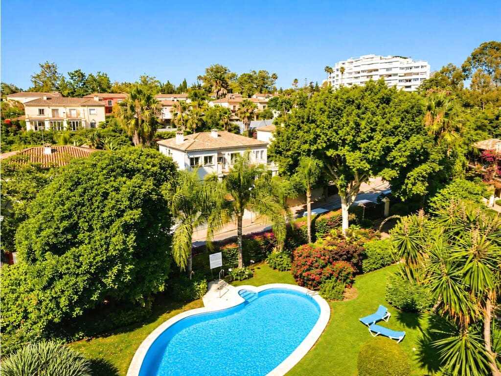 2 bedroom Penthouse for sale in San Pedro de Alcantara with pool garage - € 720,000 (Ref: 9900318)