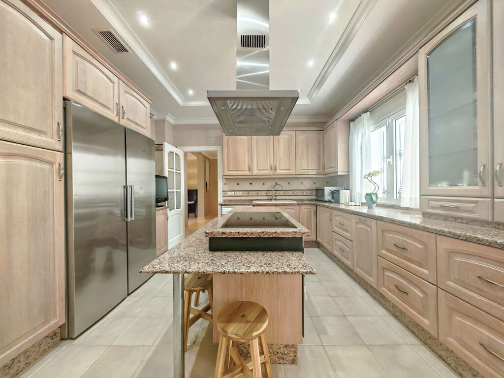 4 Zimmer Villa zu verkaufen in Elviria mit Pool Garage - 2.250.000 € (Ref: 9900991)